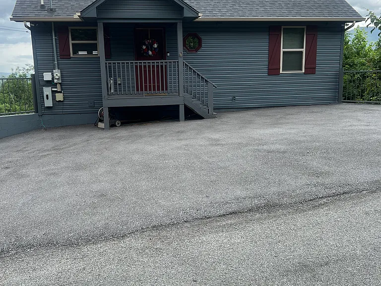 843 Sourwood Dr — Photo 1