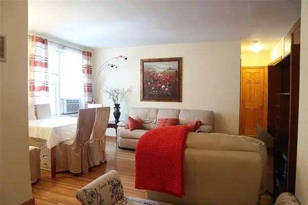 Sold by Remax Edge | media 5