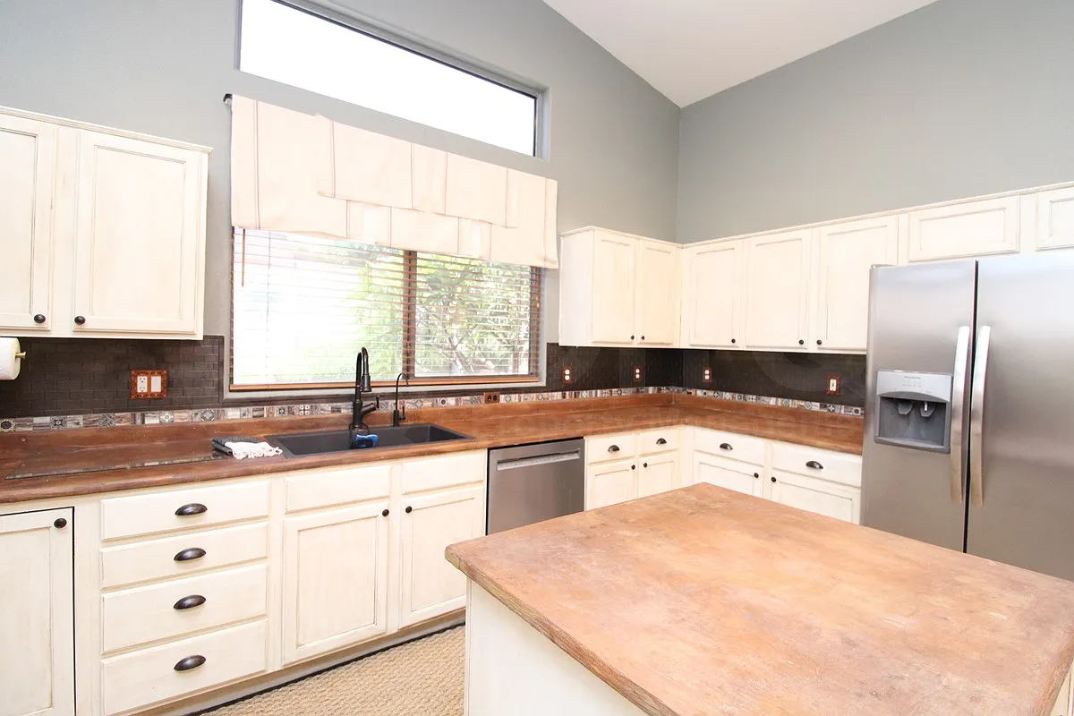 3 bed, 2.0 bath, 1595 sqft, $2,450 — Photo 4