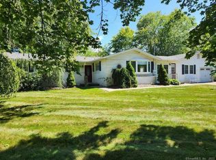 16 Applewood Rd, Branford, CT 06405
