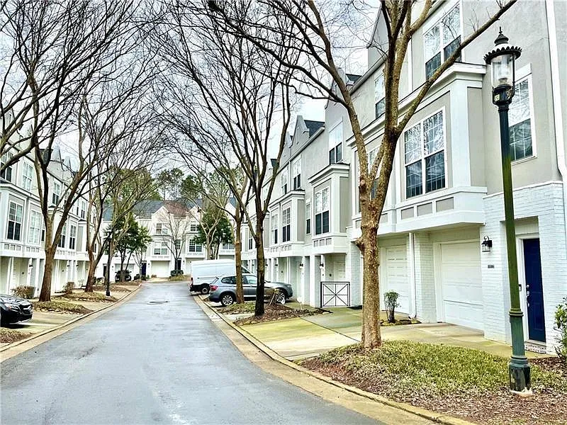 2 bed, 2.5 bath, 1350 sqft, $2,950 — Photo 2