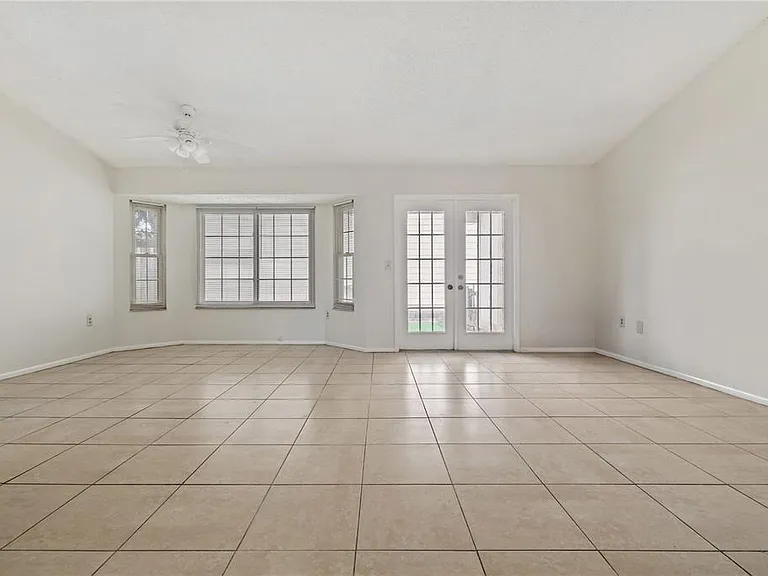 7607 Glades Ct — Photo 3