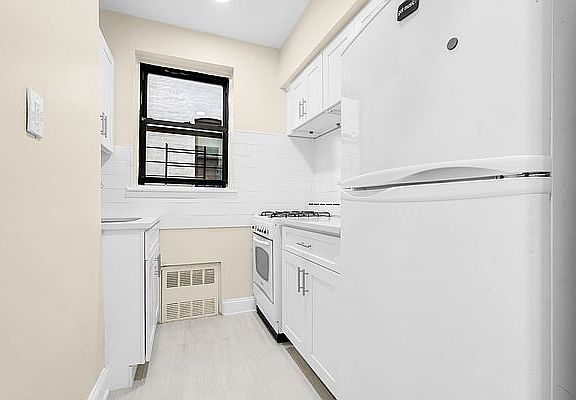 4th image of 26 W 131st St APT 4