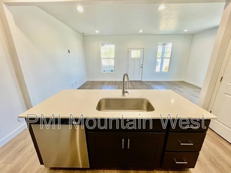 1386 N Copper Sky Dr — Photo 8