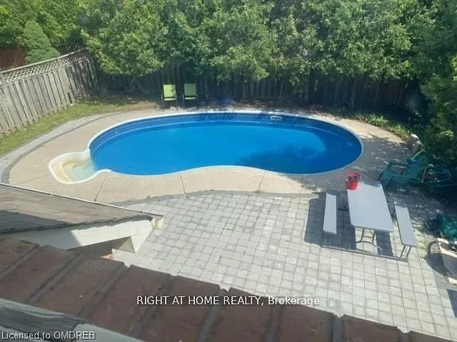 1080 Glenashton Dr #UPPER — Photo 36