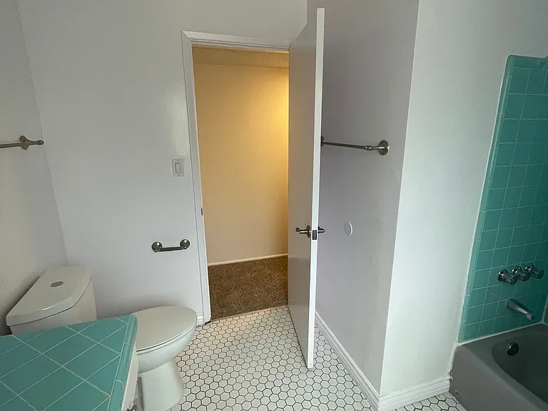 918 N Cedar St #2 — Photo 6