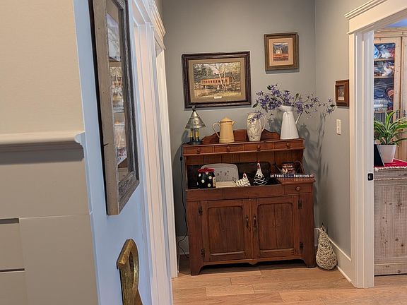 5th image of 526 Simmons View Dr