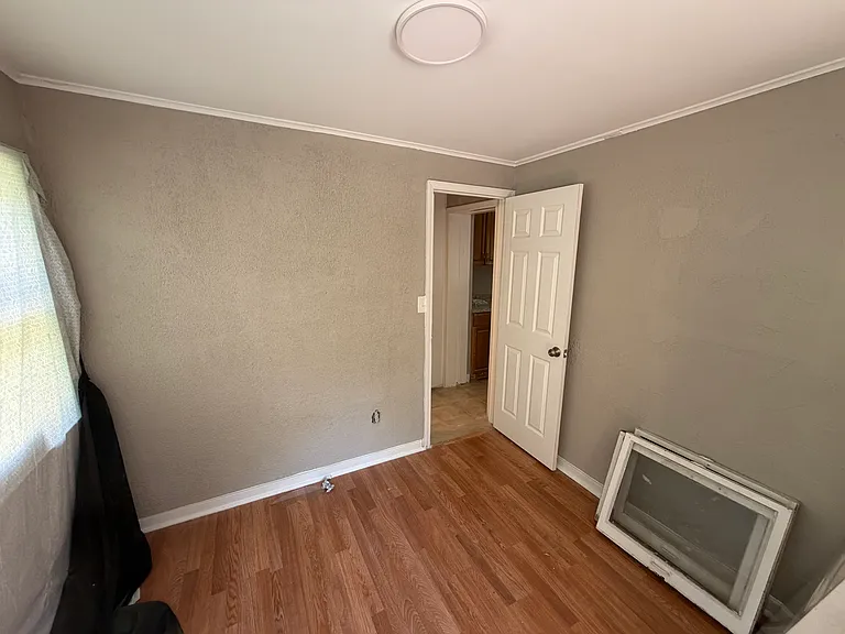 467 Omar St — Photo 5