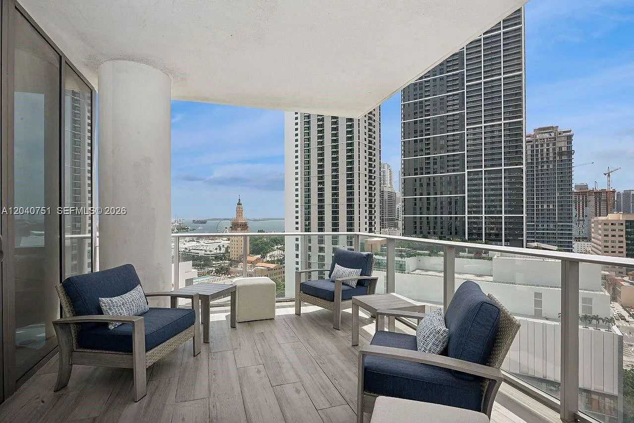 Paramount Miami Worldcente — Photo 2