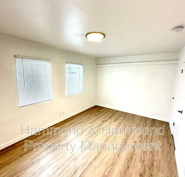 5854 Tujunga Ave #2 — Photo 15