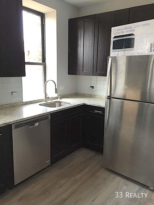 1st image of 1420 W Blackhawk St APT 2R