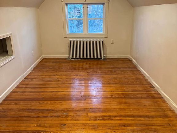 2nd image of 135 W 22nd St