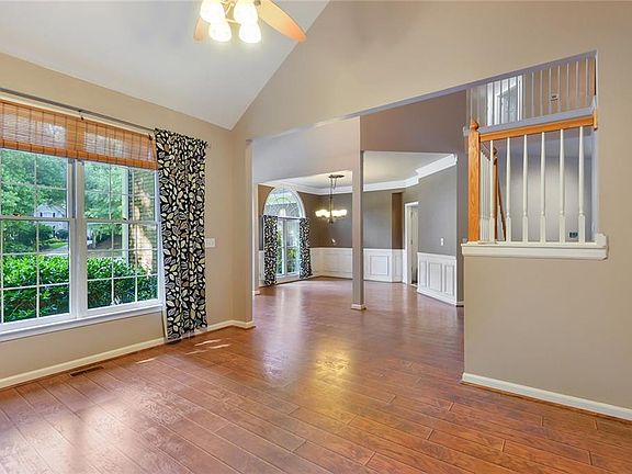 3rd image of 986 Tannery Ct