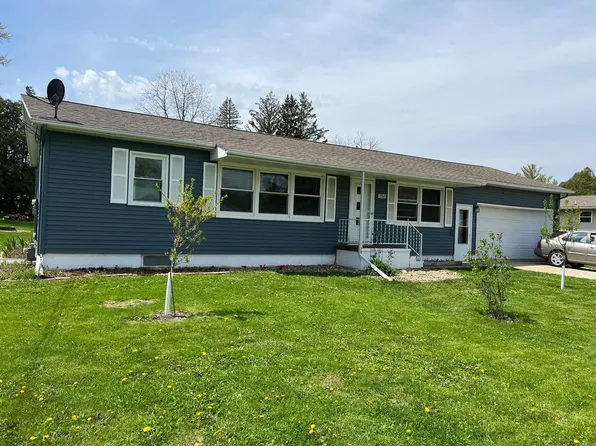 104 Alexander St, Fayette, IA 52142