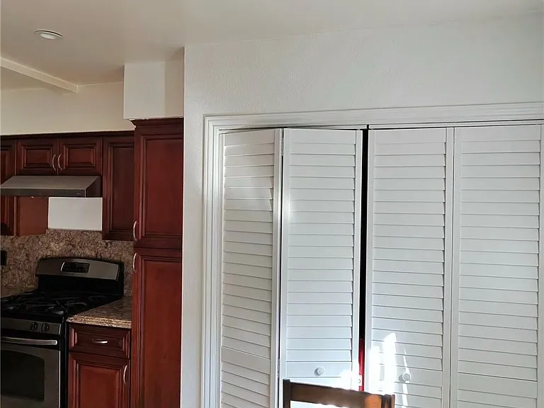 427 Thompson Ave #2 — Photo 6
