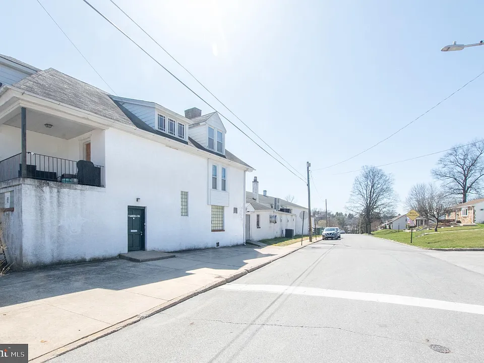 401 W Washington St #2