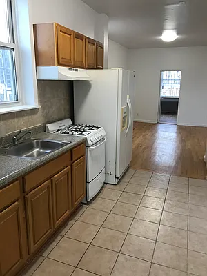 Rented by Plaza Realty | media 4