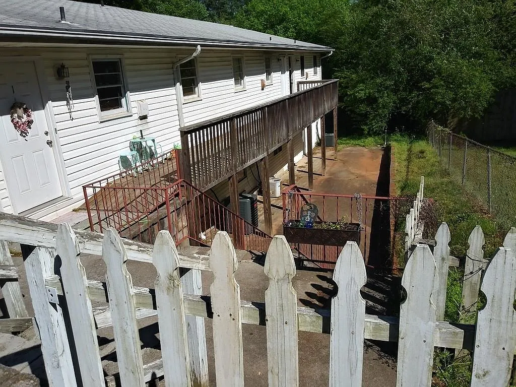 2 bed, 1.0 bath, $1,200 — Photo 2
