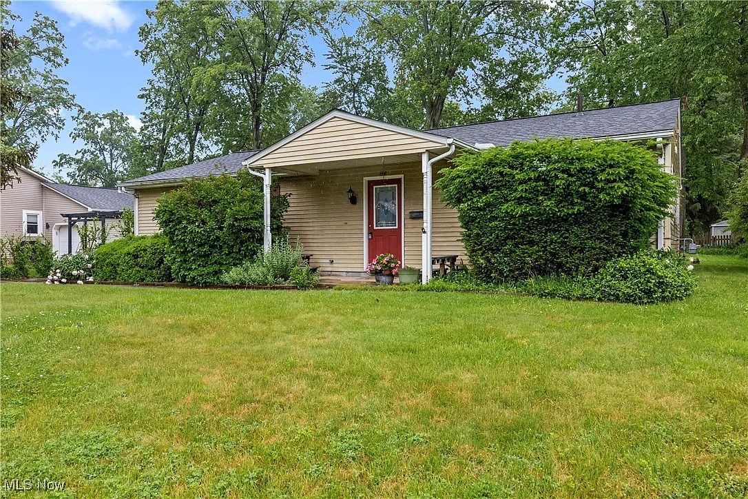 215 Sunset Rd photo 1