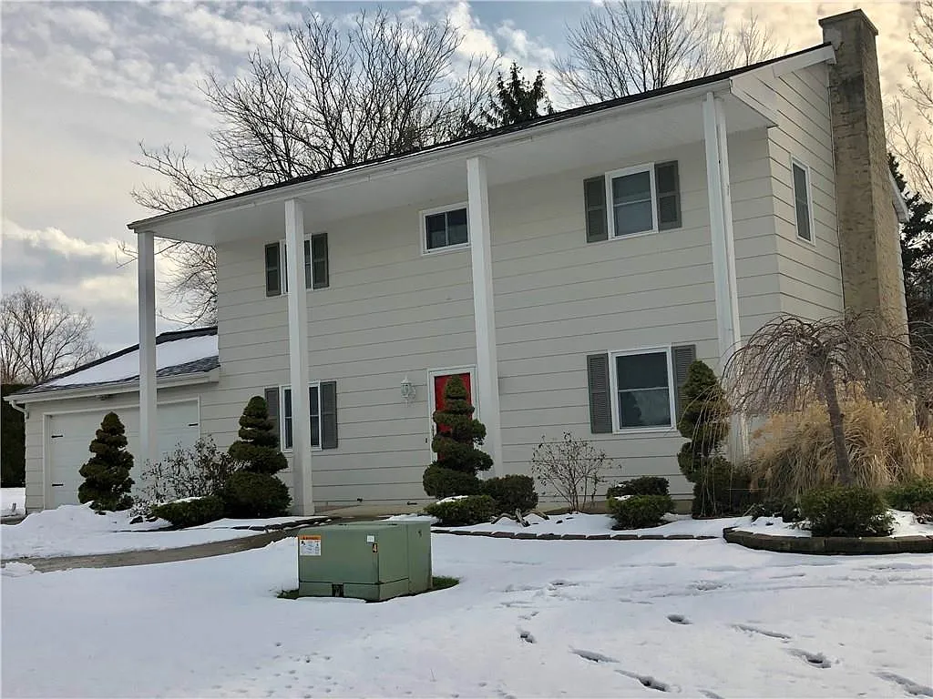 4 Birchwood Dr photo 1