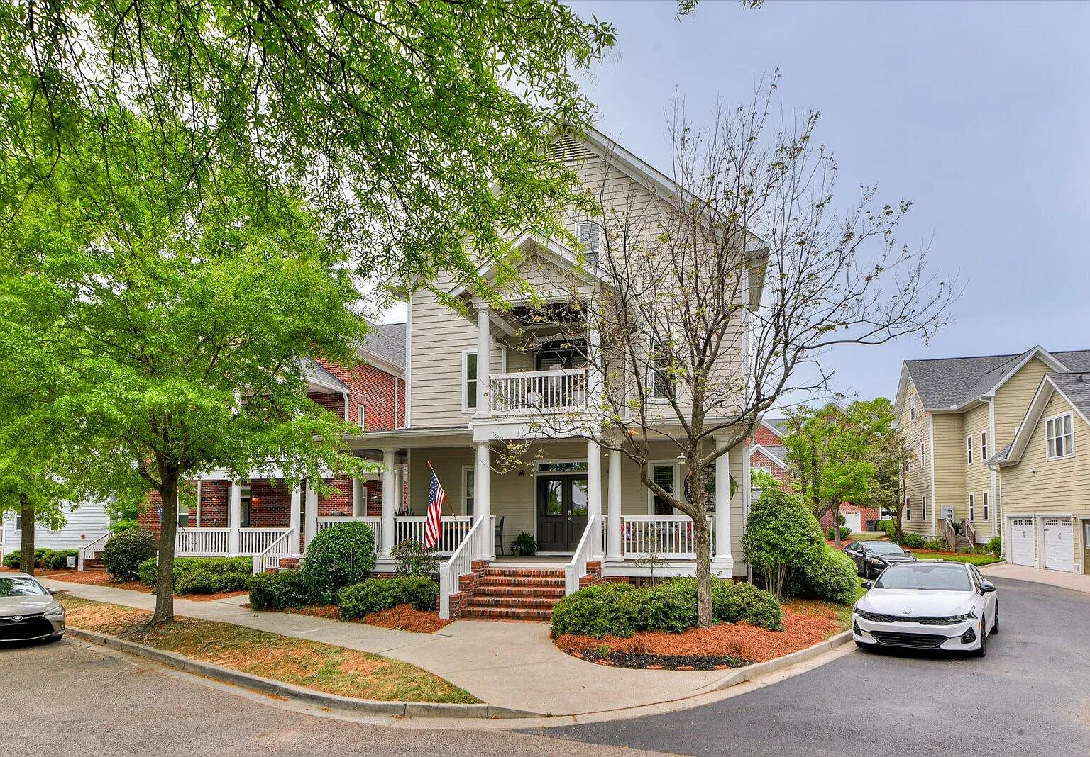 2 bed, 1.0 bath, 997 sqft, $1,750 — Photo 2