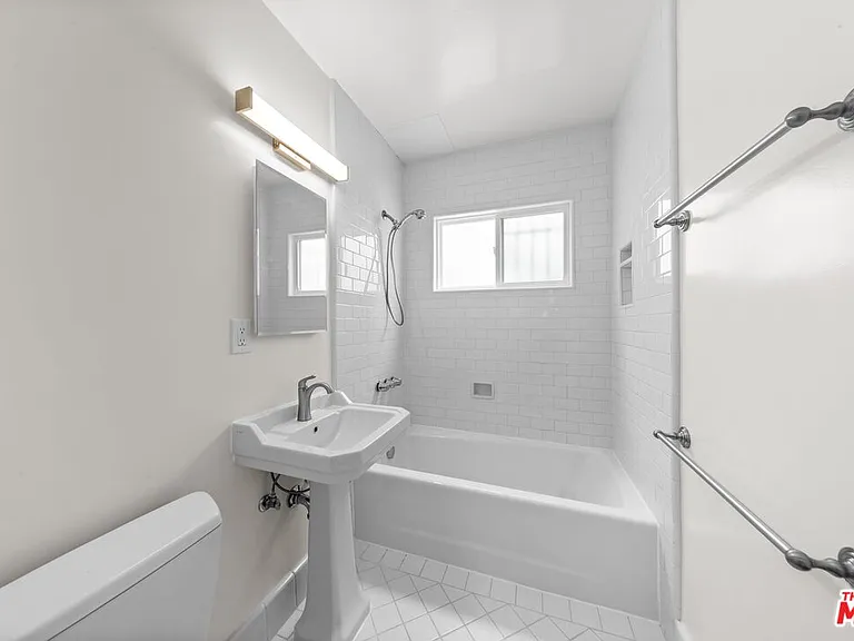 913 20th St #1 — Photo 11