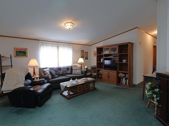 3rd image of 422 Friar Tuck Drive