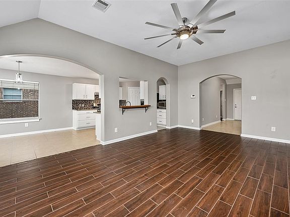 4th image of 6019 Sandy Creek Dr