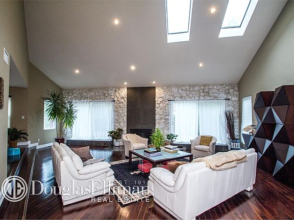 3rd image of 1 Amber Ln