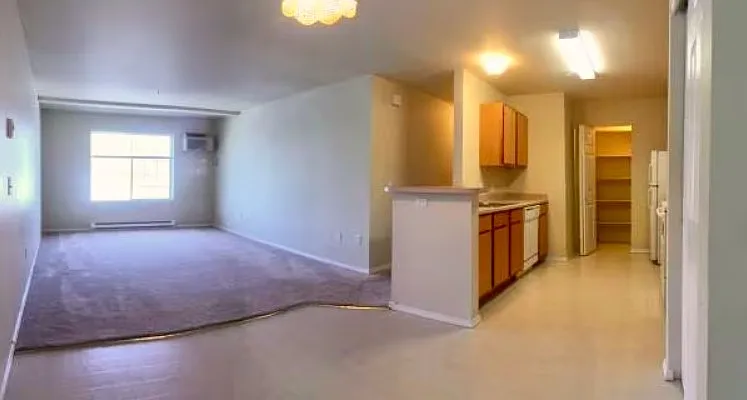 Creekside Apartments — Photo 9