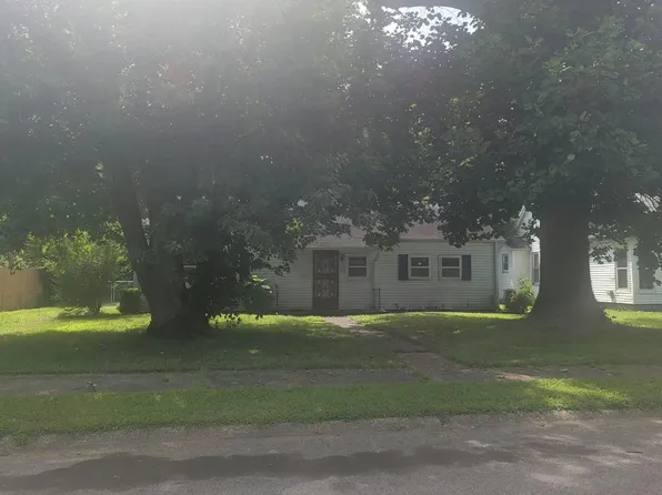 105 N 7th St, Charleston, MO 63834