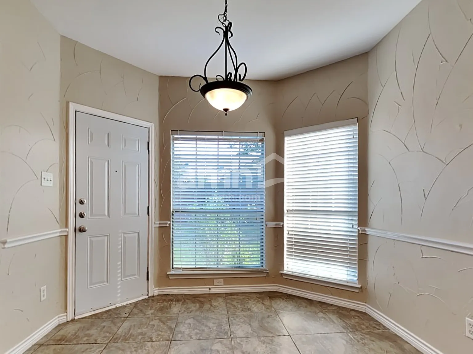 4 bed, 2.5 bath, 3700 sqft, $3,140 — Photo 4
