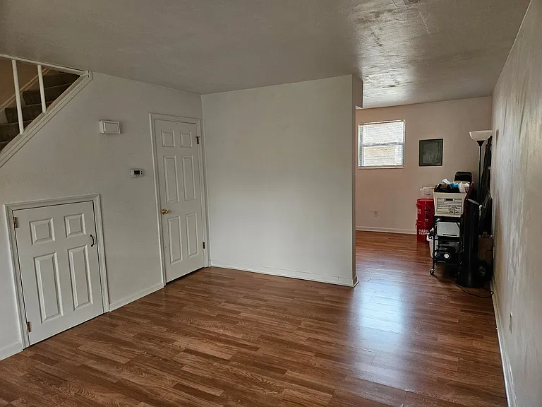 1615 Kingston Ave #C — Photo 2