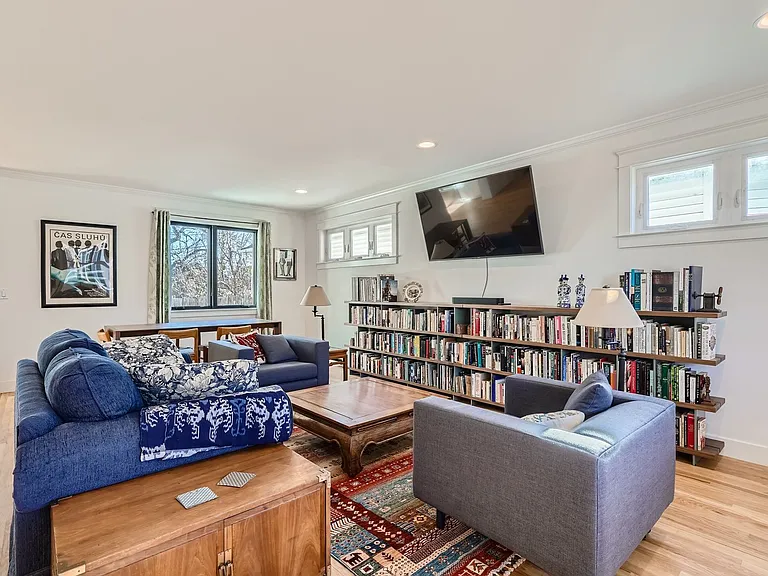 824 La Farge Ave — Photo 6