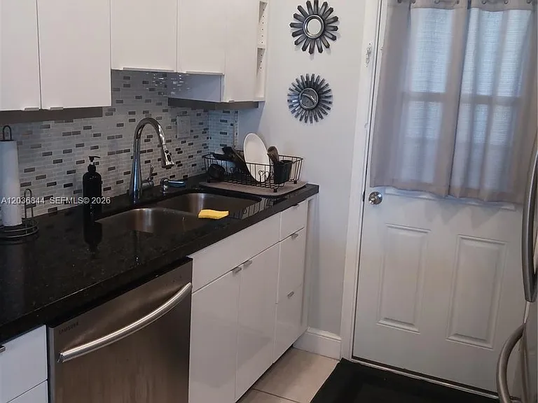 400 Golden Isles Dr #55 — Photo 4