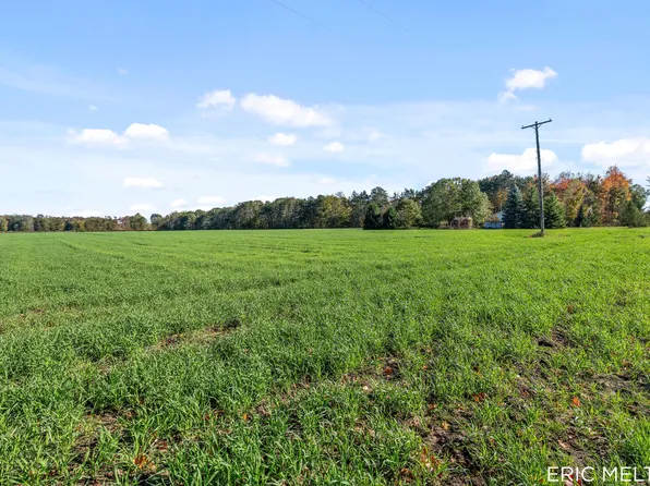 529 68th St #1, South Haven, MI 49090