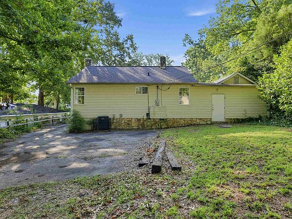 4th image of 102 Overbrook Cir