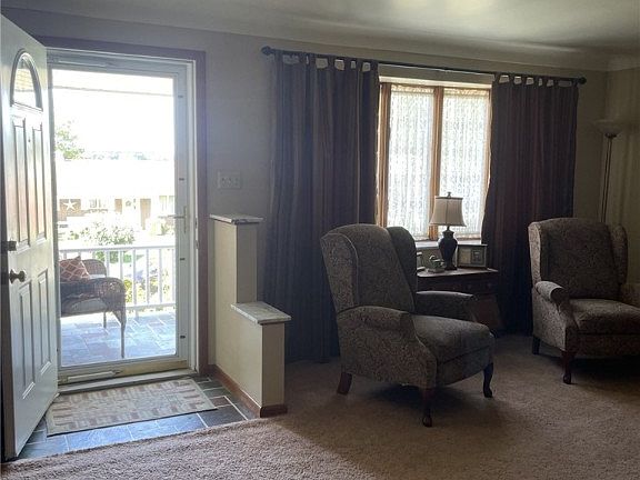 5th image of 11 Sunbirch Dr