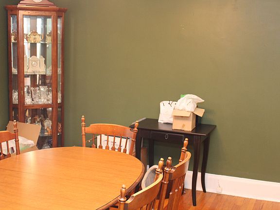 3rd image of 1410 W Farragut Ave #1