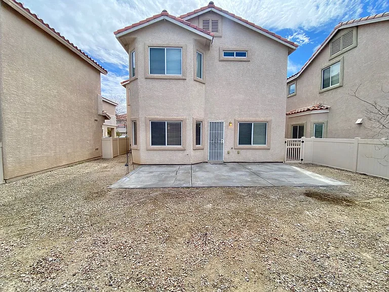 1750 Dark Wolf Ave — Photo 32