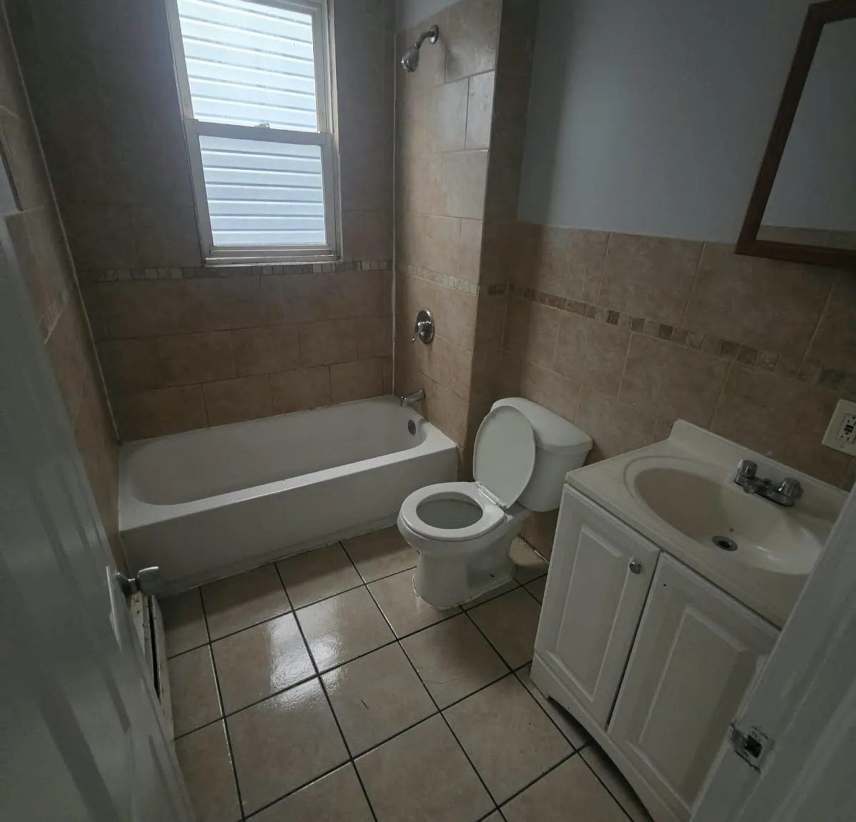 461 Grove St — Photo 4