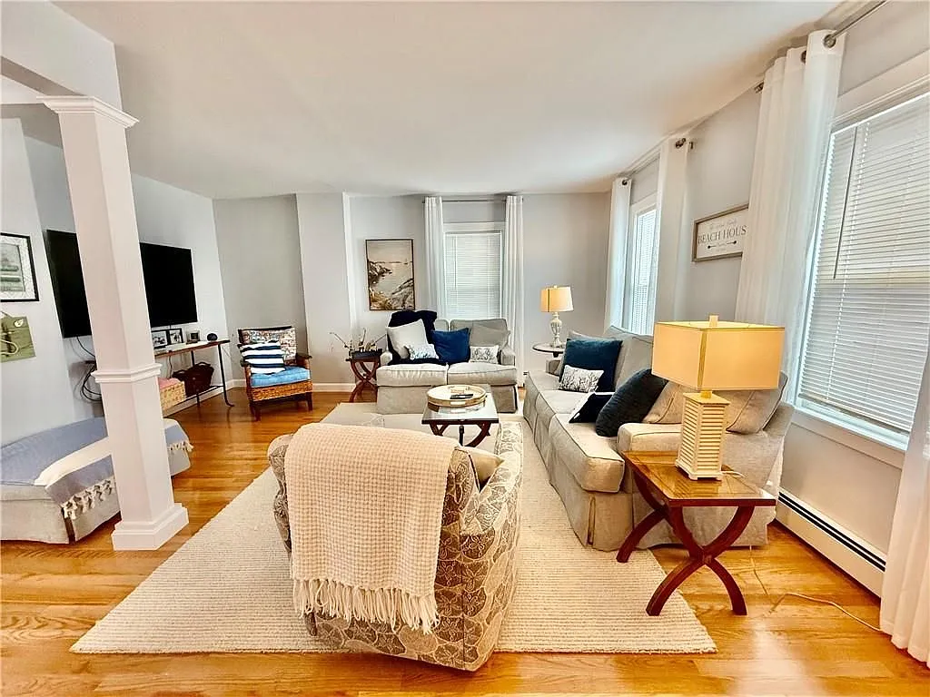 4 bed, 2.0 bath, 1267 sqft, $4,200 — Photo 3
