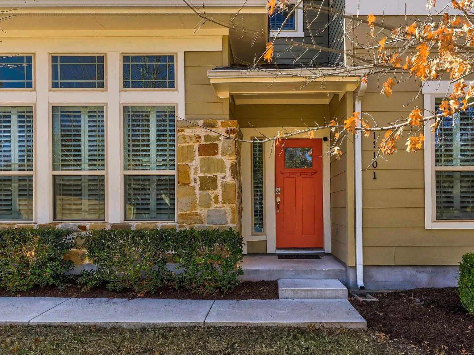 2 bed, 2.5 bath, 1886 sqft, $2,395 — Photo 2