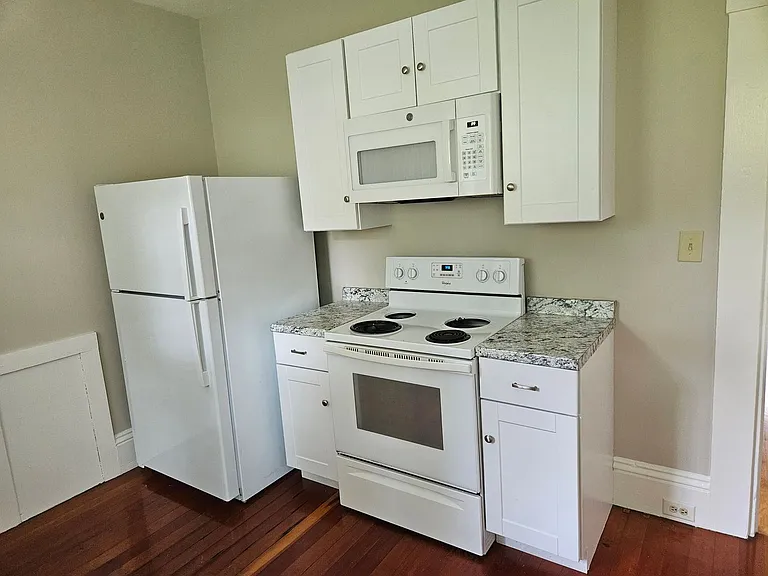 36 Pleasant St — Photo 9