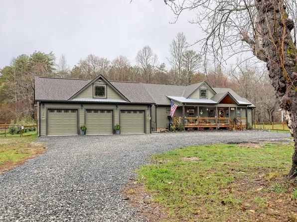 174 Parkview Ln, Young Harris, GA 30582