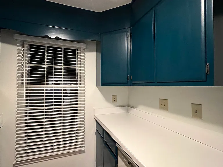 3227 E Regents Park Ln — Photo 4