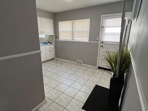 4th image of 4305 Oakton St