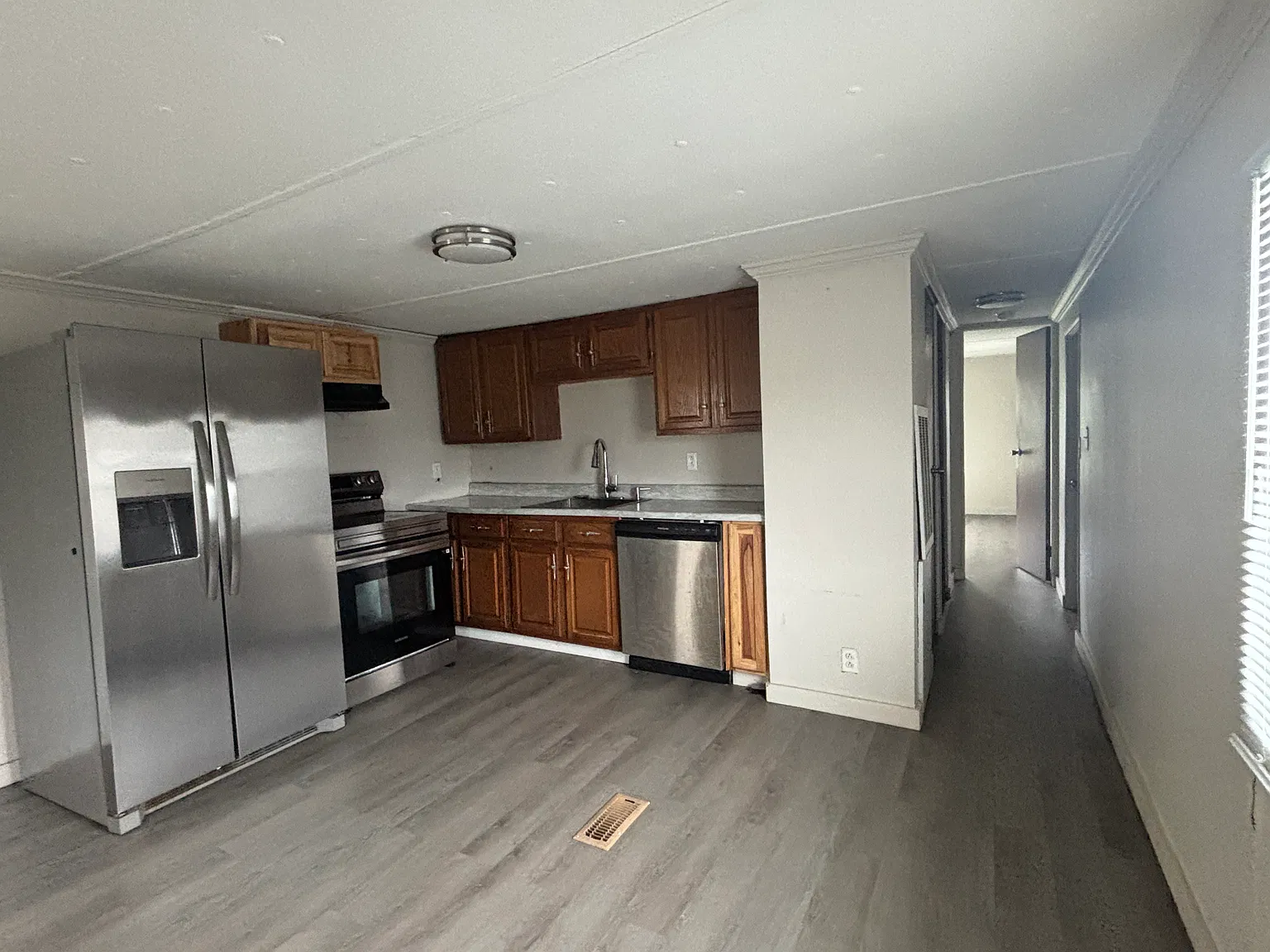 2 bed, 1.5 bath, 825 sqft, $950 — Photo 2
