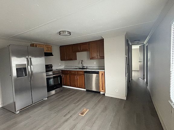 2nd image of 140 Green Plains Rd
