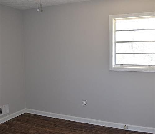5th image of 109 Airport Ct